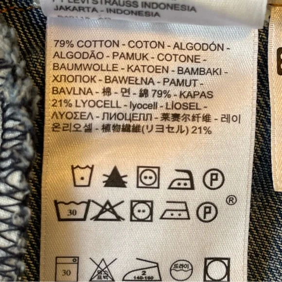 Levi’s Ex-Boyfriend Trucker Jacket in Medium Wash Denim Jean Size M - Picture 14 of 17